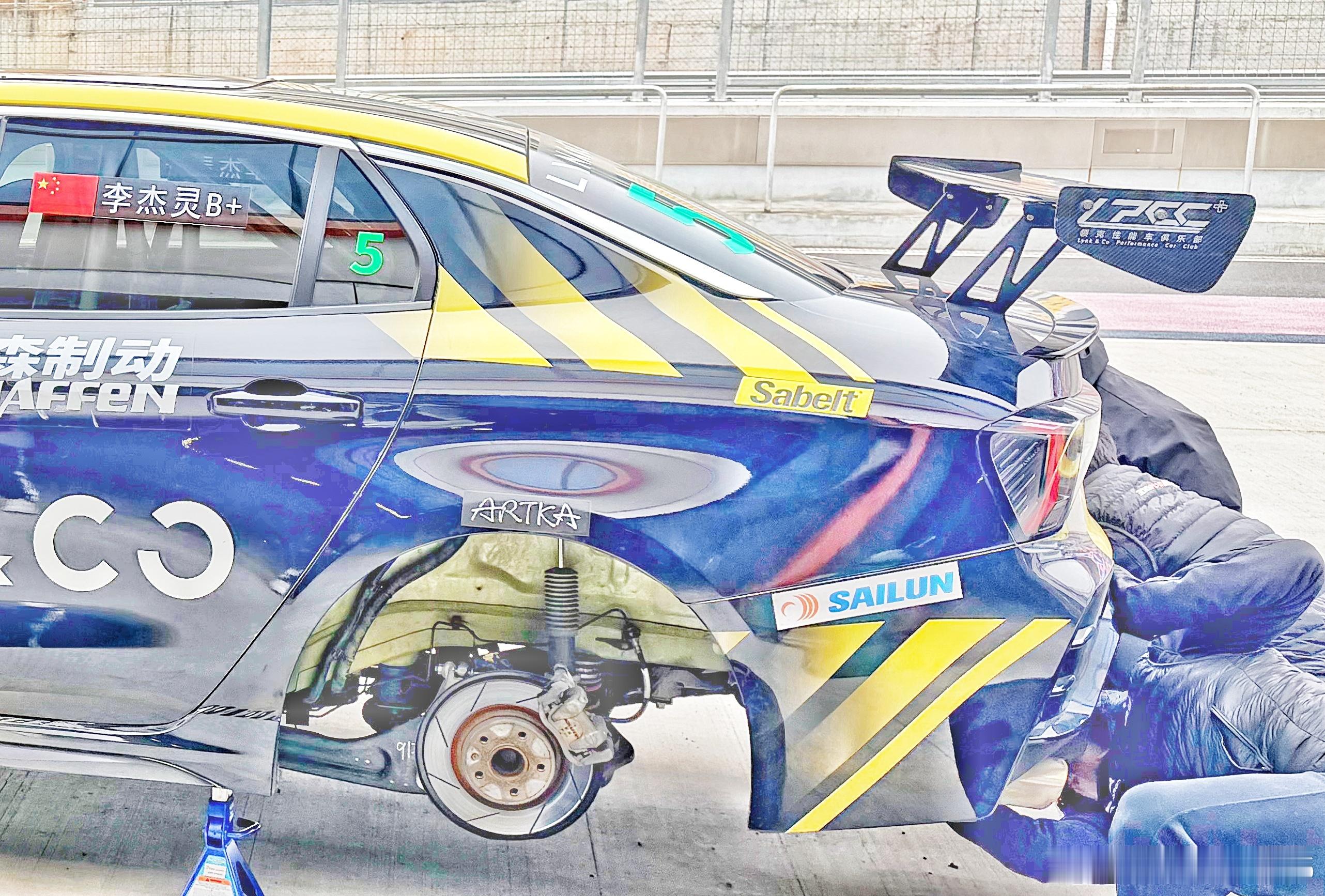 这个领克的blade没换成铝的。