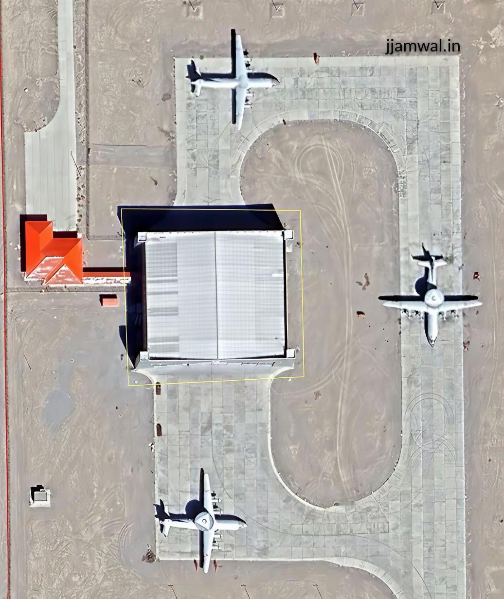 西部边境，靠近印度的某机场，就有9架预警机，数量接近印度空军的2倍……还有空中拍