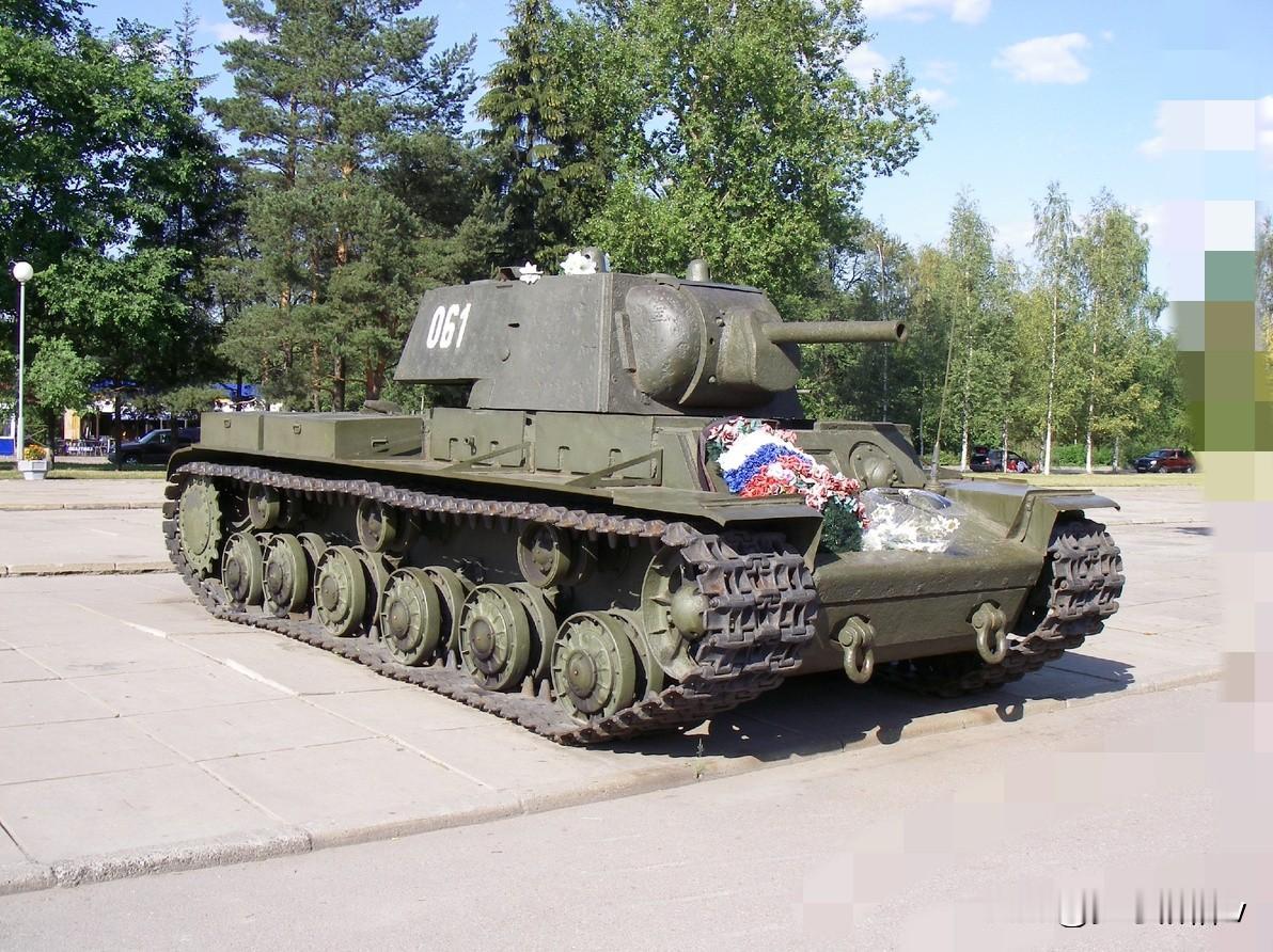 苏联的KV-1坦克（图1）并不是凭空出现的，实际上这种坦克是苏联军事工业在总结S