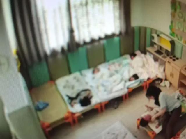 2026年7月17日，上海闵行区一位母亲泣不成声：16个月大的儿子入托第一天，就