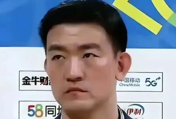 浙江广厦放虎归山，冠军悬了！    当胡金秋投进3分的那一刻，看台上的许多球迷