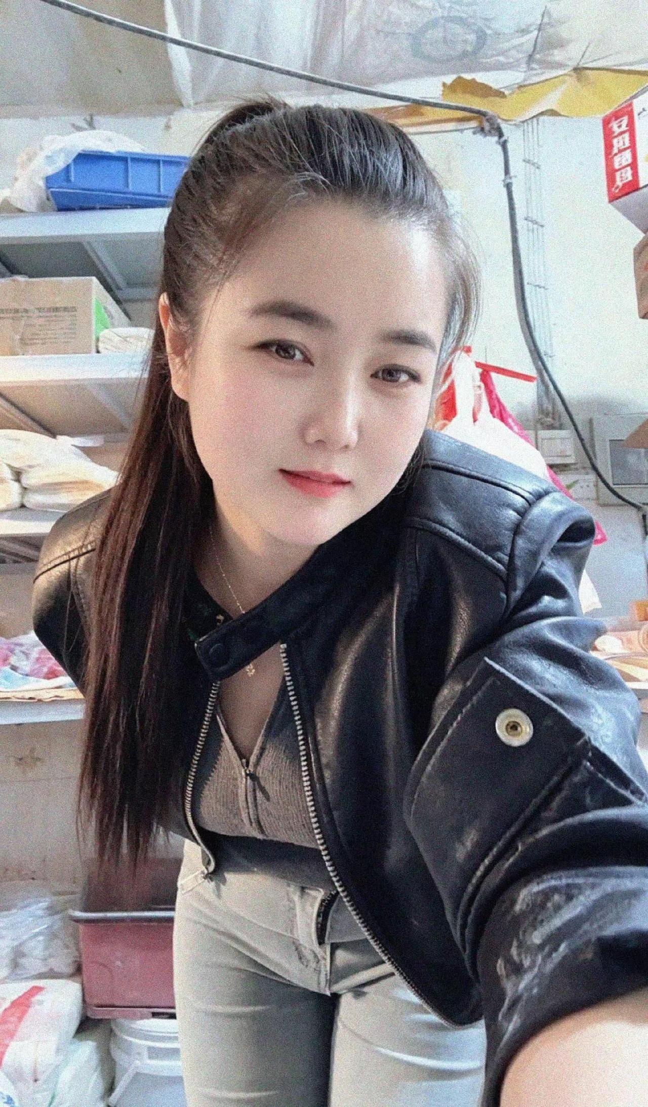 眉笔口红一上，自恋直接上线。