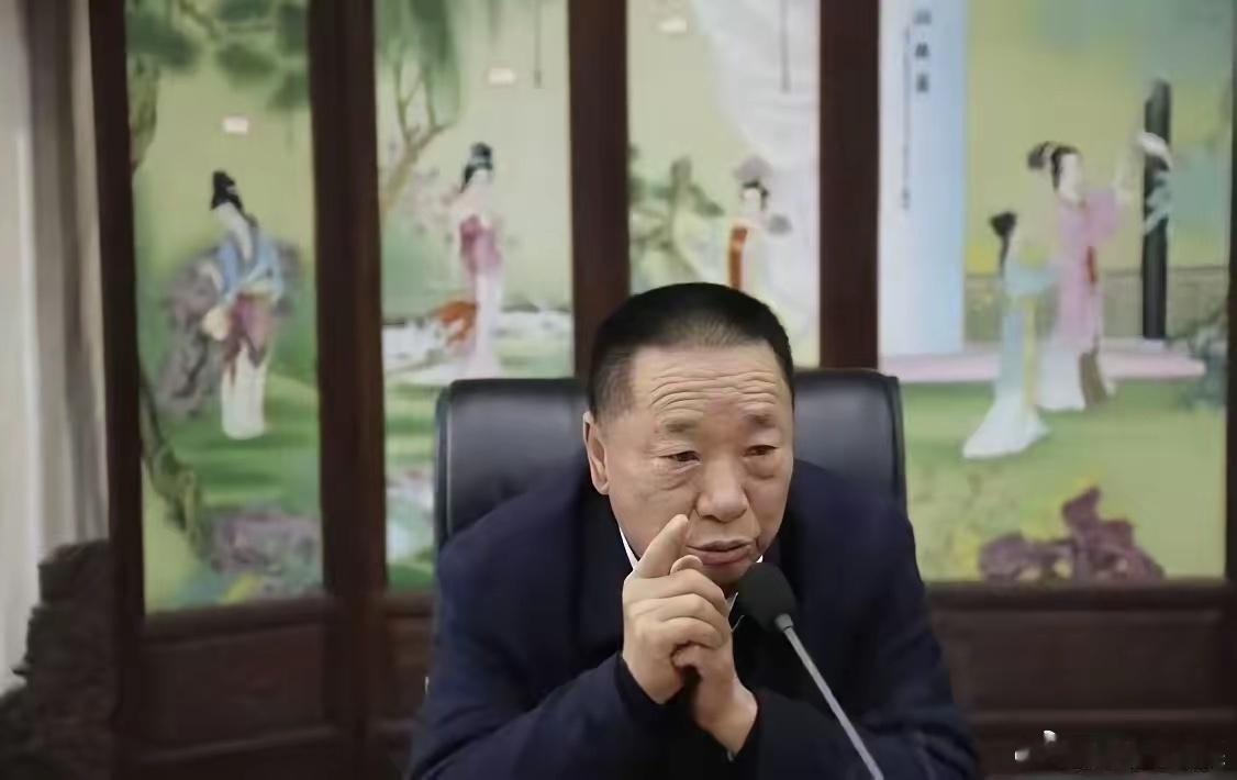 这是这场矿难的煤老板，名字叫任铁柱，身家几十亿。刚刚听到这是一场重大矿难时，有人