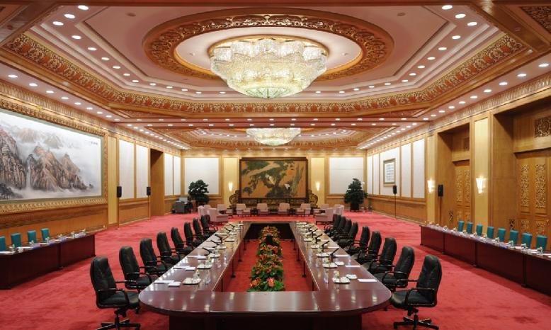 国民党主席郑丽文昨天（10日）上午11点在人民大会堂“东大厅”进行了会议，比起往