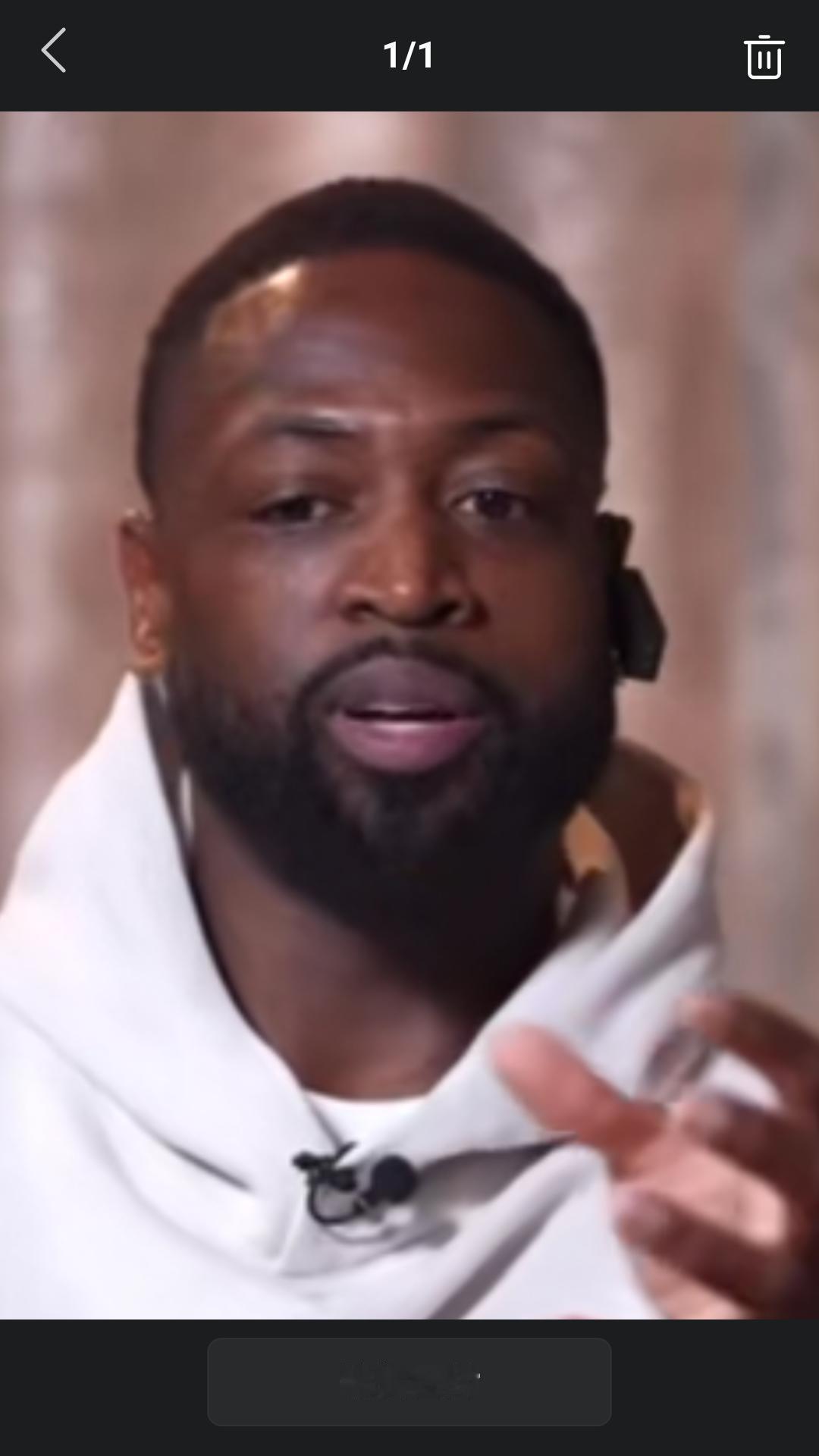 【NBA球星韦德接受央视体育主持人于嘉采访，被问中国篮球是否应该向欧洲体系或美