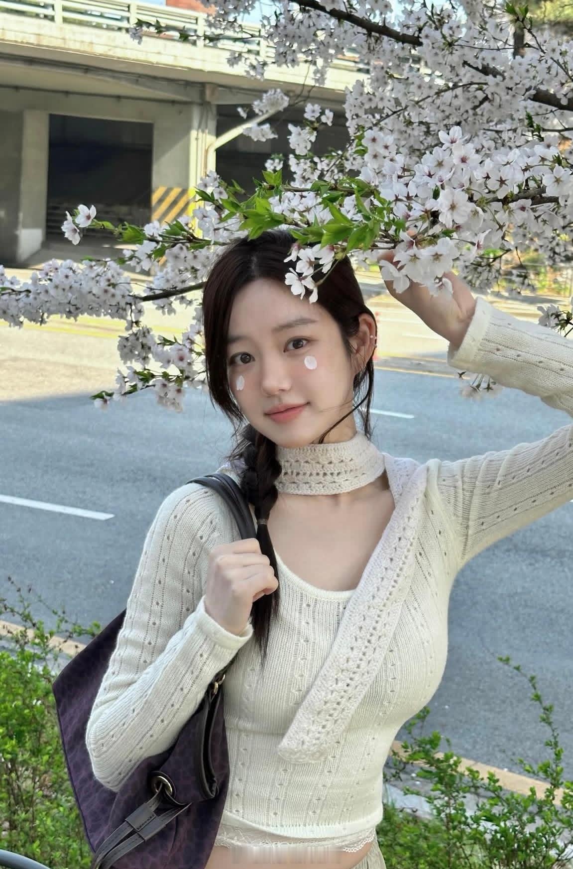 穿搭分享连续更新第2806天韩国时尚女生日常搭配五一小长假第二天韩系穿搭超能新