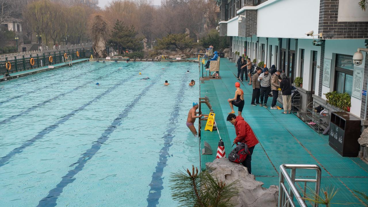 黑虎泉边，济南的冬天。在安静中，也有热血沸腾！泉水汩汩，让冬日的清晨，多了一丝温