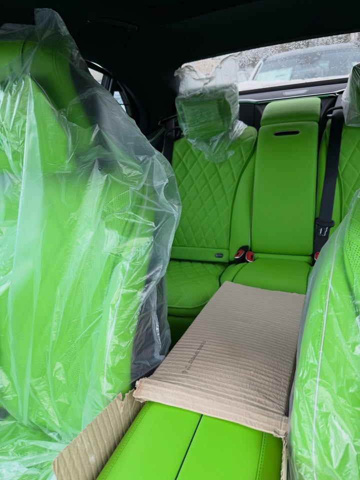 哥们，你好烧啊敢想敢定，奔驰S580原厂MANUFAKTUR定制绿色NAPPA真