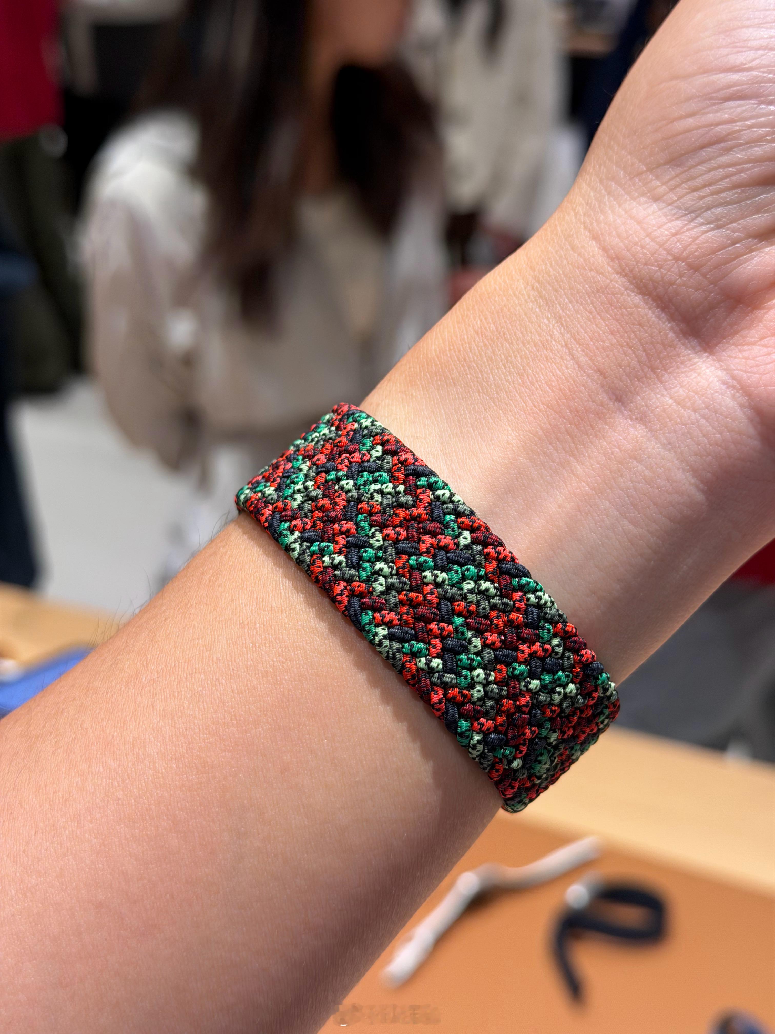 苹果airtag2、AppleWatch全新黑人团结表带快速上手体验airta