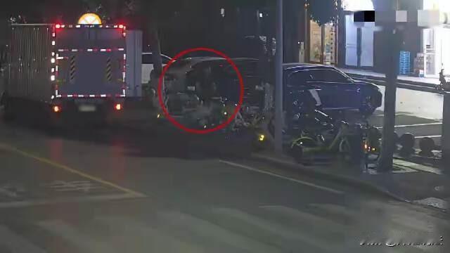 陕西西安，四名男子穷疯了，一起狂偷300多辆共享单车，然后当作废铁卖掉，他们为了