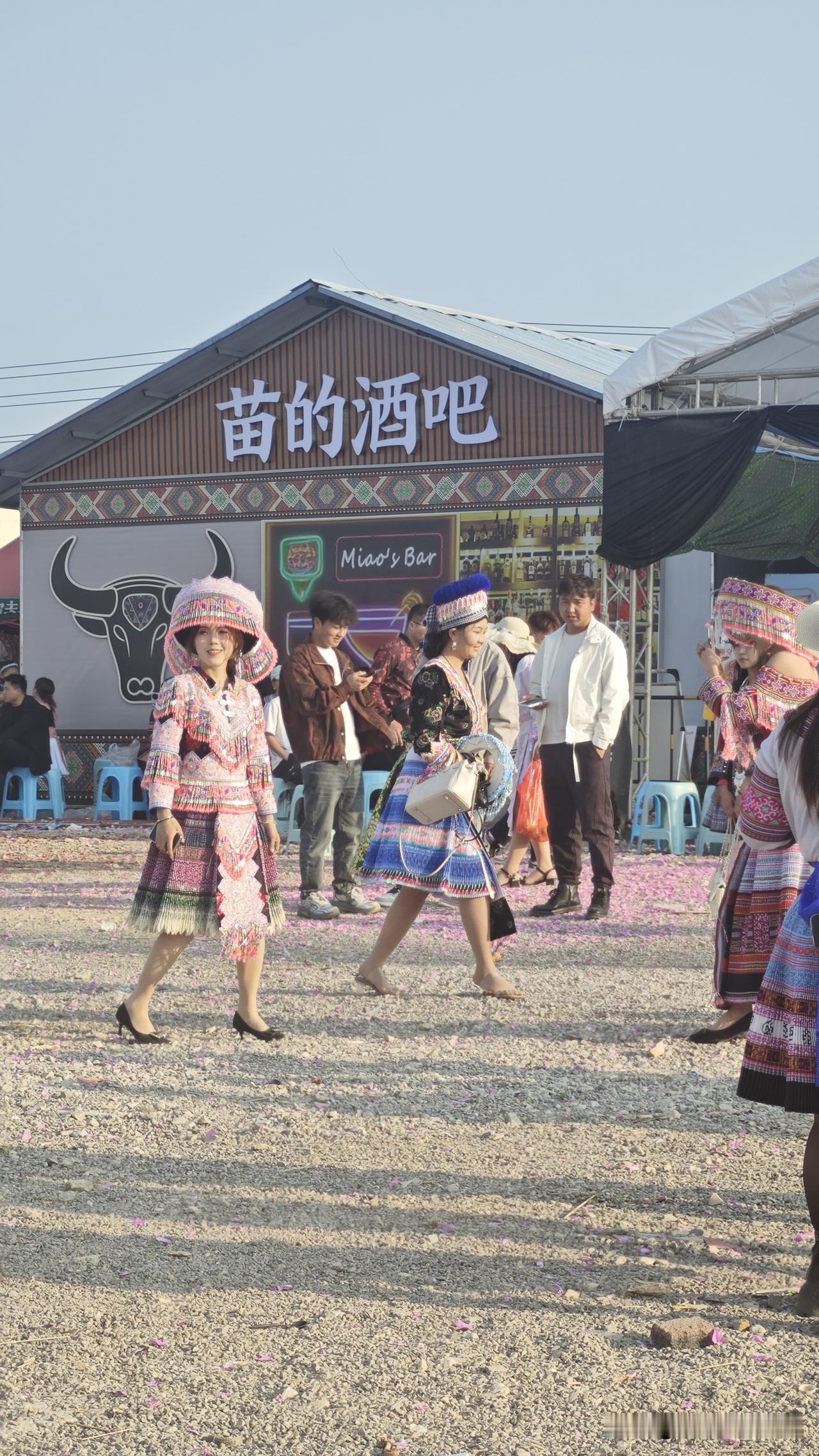 可以我结婚了，不然真得去云南找一个民族姑娘做老婆。