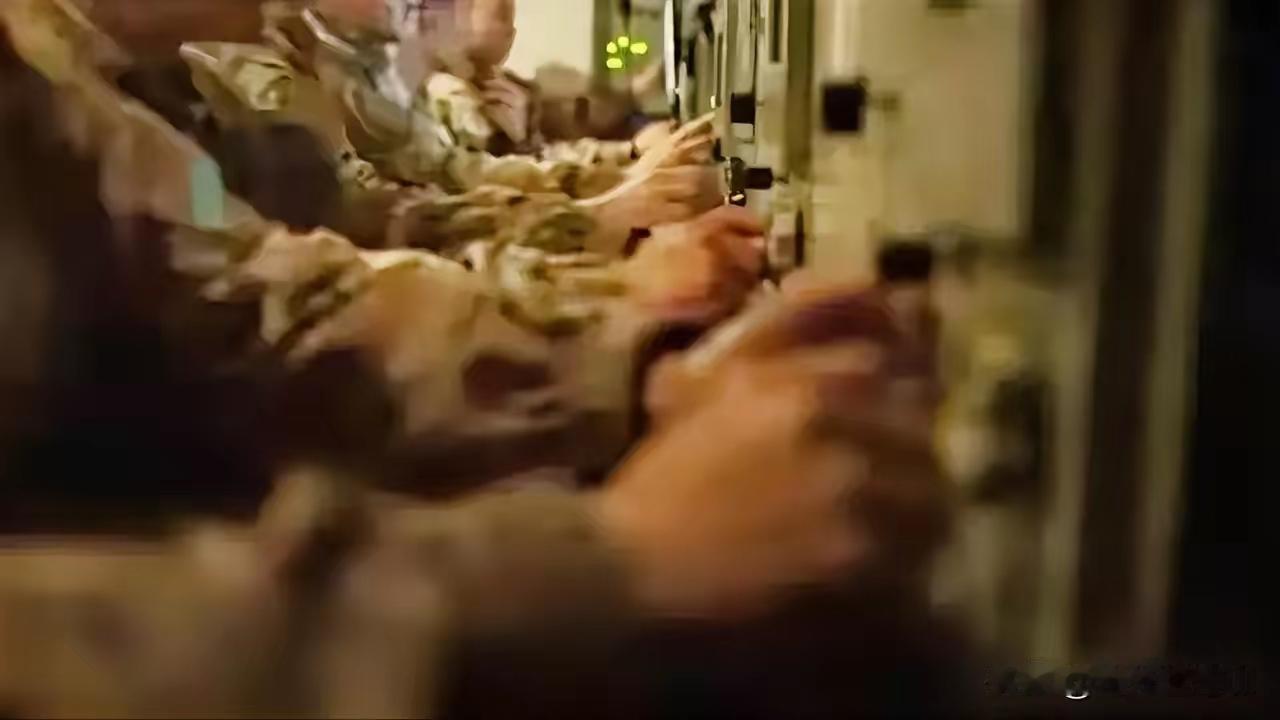 东部沿海导弹全时竖立！他们的春节，是14亿人的安心你晒着年夜饭看烟花，可曾