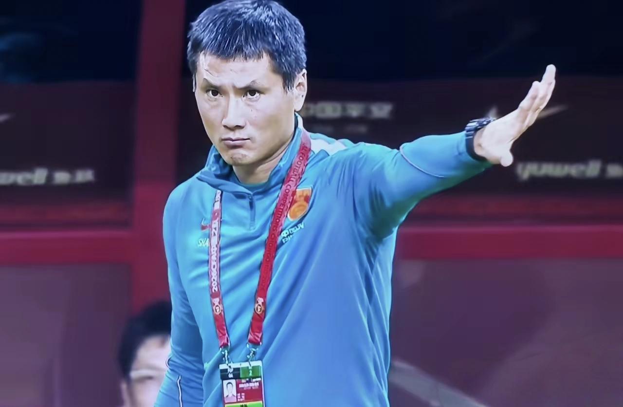 中国男足热身赛，邀请了巴勒斯坦男足。本以为被以色列欺凌的国家，在炮火的轰炸下足球