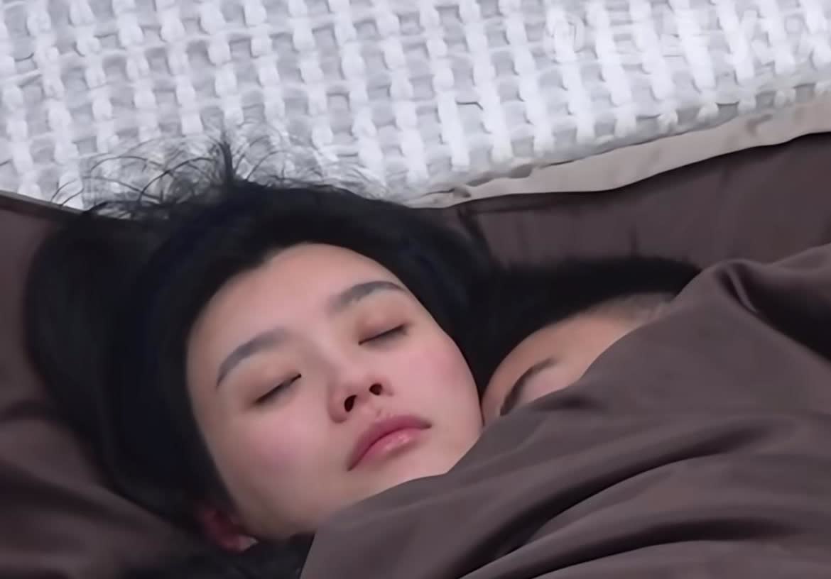 太会整活了我见过女孩子撒娇的没想到身为一家上市公司总裁的何猷君，
