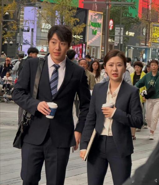 福原爱确实漂亮，穿西装也这么惊艳。