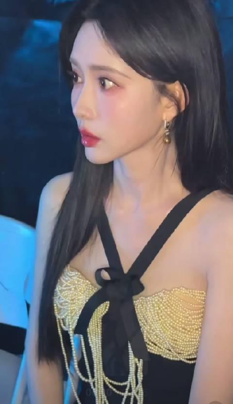 孟子义生图美成这样我真没话说这个状态太太太棒了，黑长直女神来了！​​​