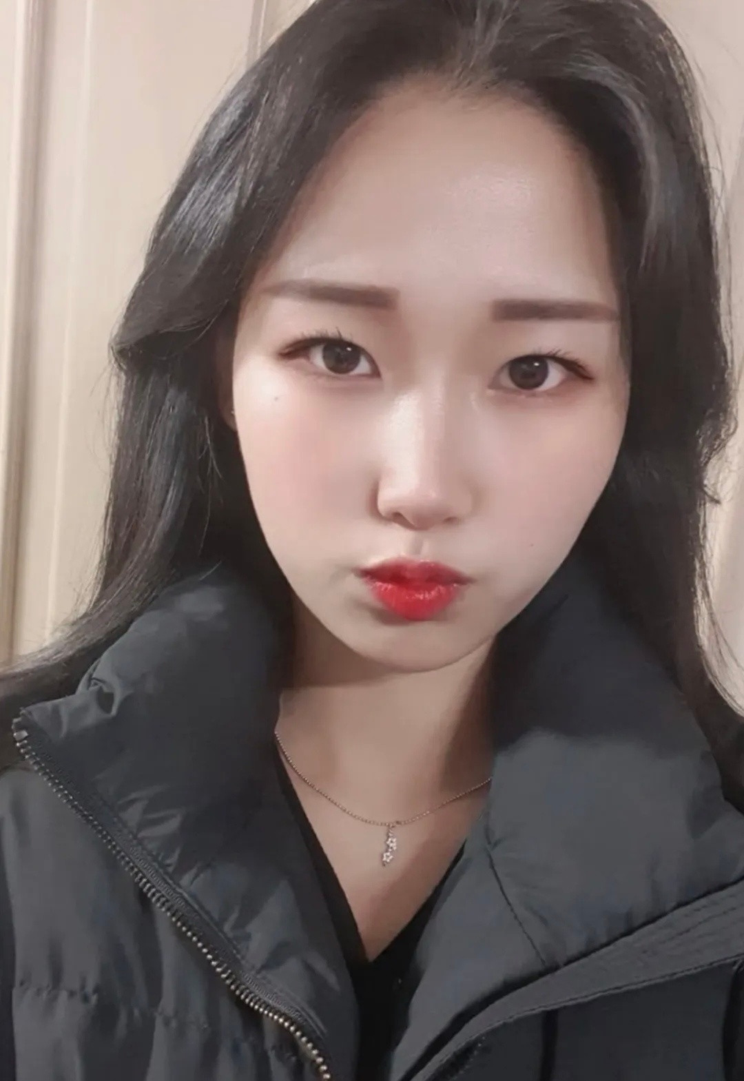 2025年12月以来，一位22岁的韩国女子金某因涉嫌在汽车旅馆内先后诱杀三名男性