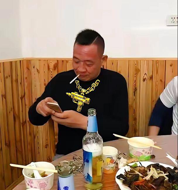 于东来身家不菲，我不关心。他吃380的饭还是3800的饭，我也不关心。但看到