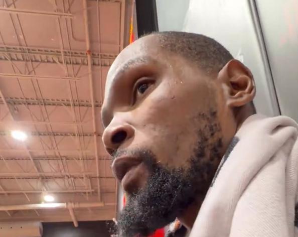 史蒂芬•A-史密斯：KD是历史前十，我不相信能有十个人得分比他出色。这种说法，