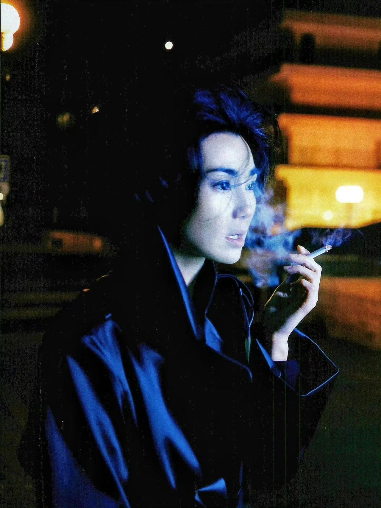 弘一法师说：“无论和谁交往，都不能太过低三下四。适当的强势，你才会被尊重；适当的