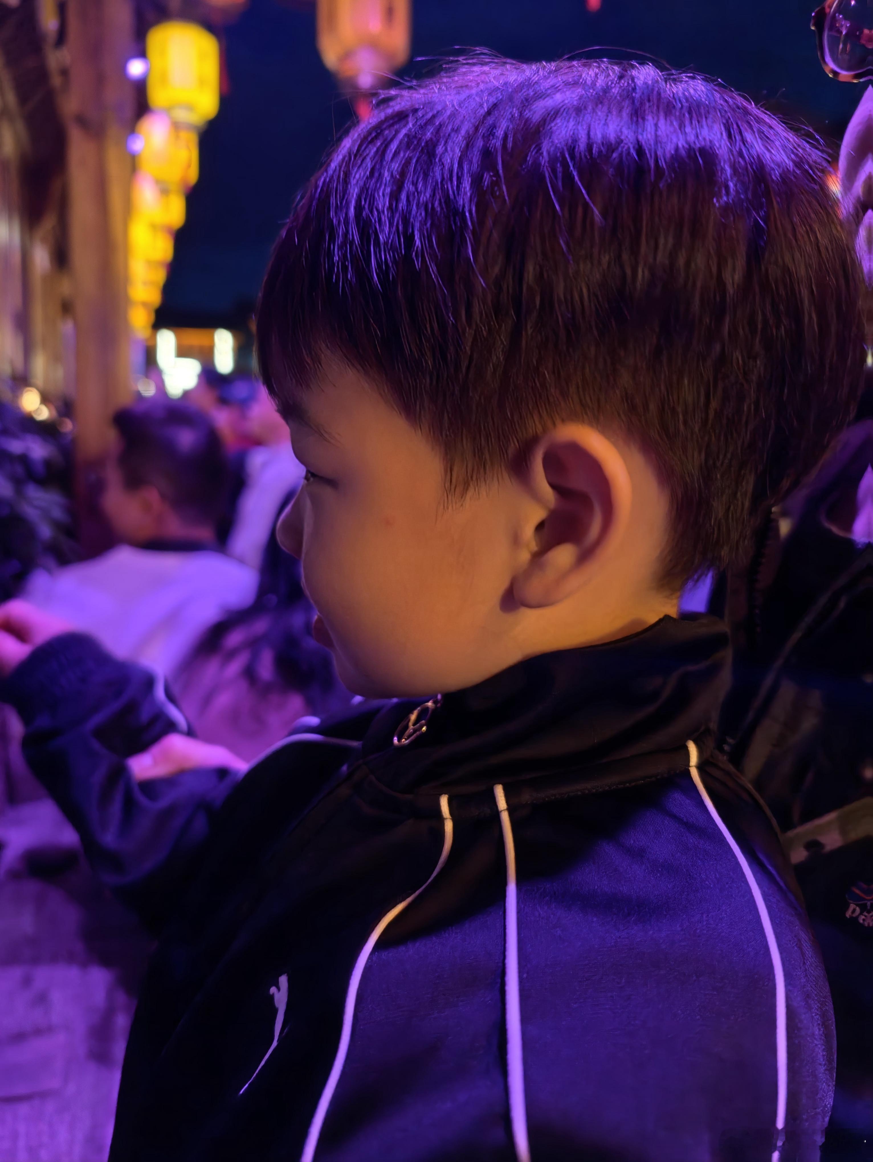 每次来丽江小伙子都点名要来这家酒吧看看…