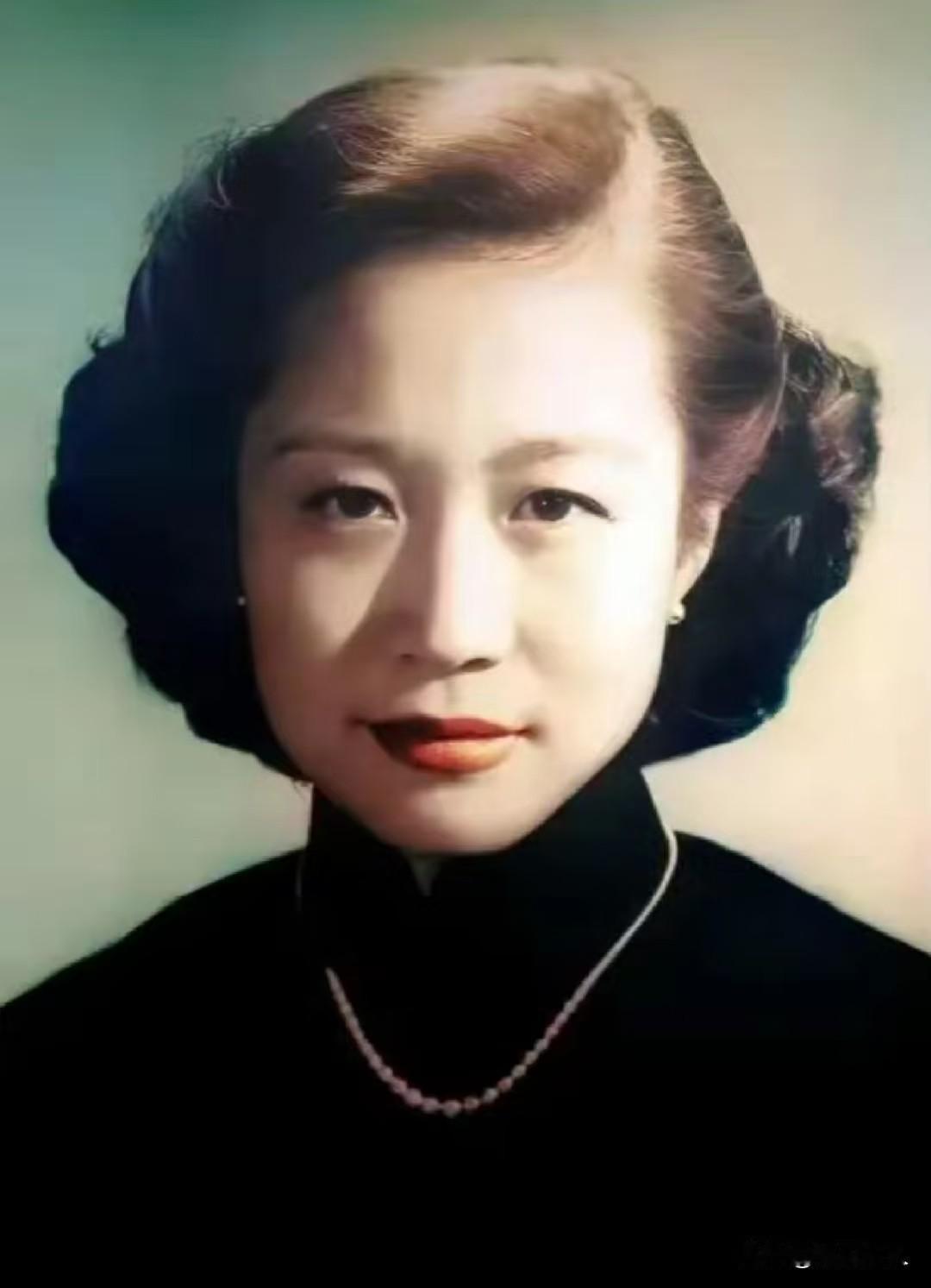 都说杨振宁眼光绝佳，见过他第一任妻子杜致礼年轻时的样子！才明白这评价多贴切。