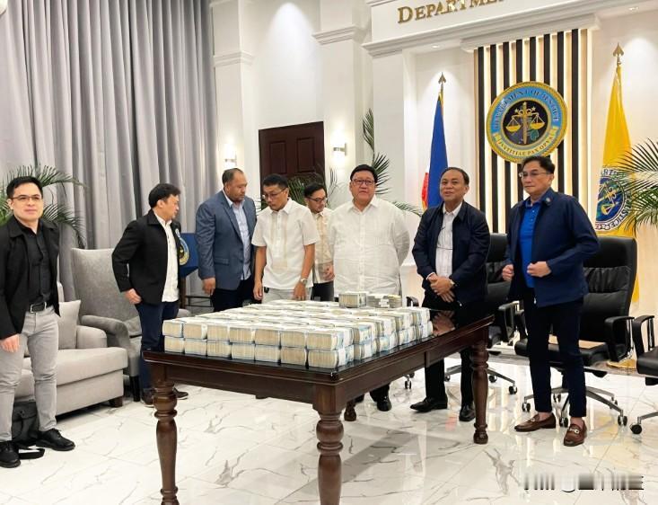 菲律宾前公共工程和公路部工程师亨利·阿尔坎塔拉于周五向司法部移交了7100万比索