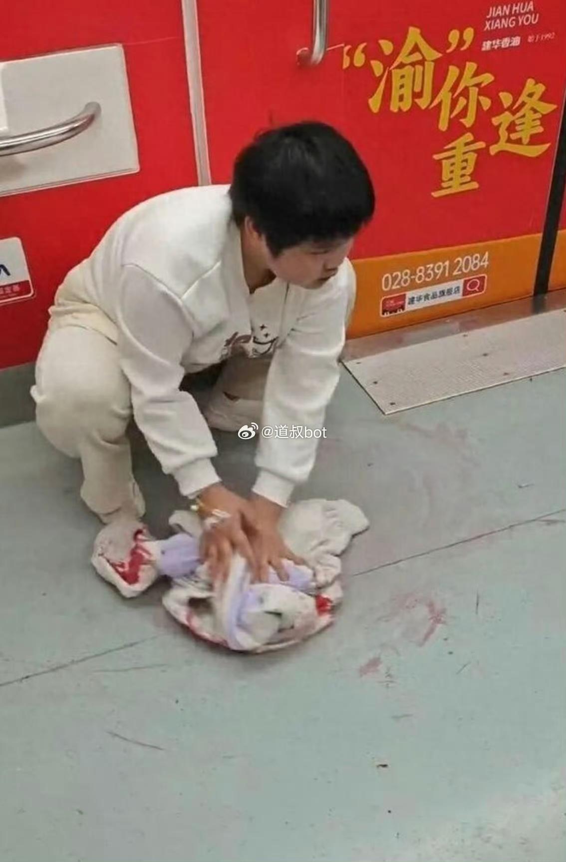 重庆女孩胡心瑶治病已花掉180万，家里父母年逾七旬，已经无能为力。3月