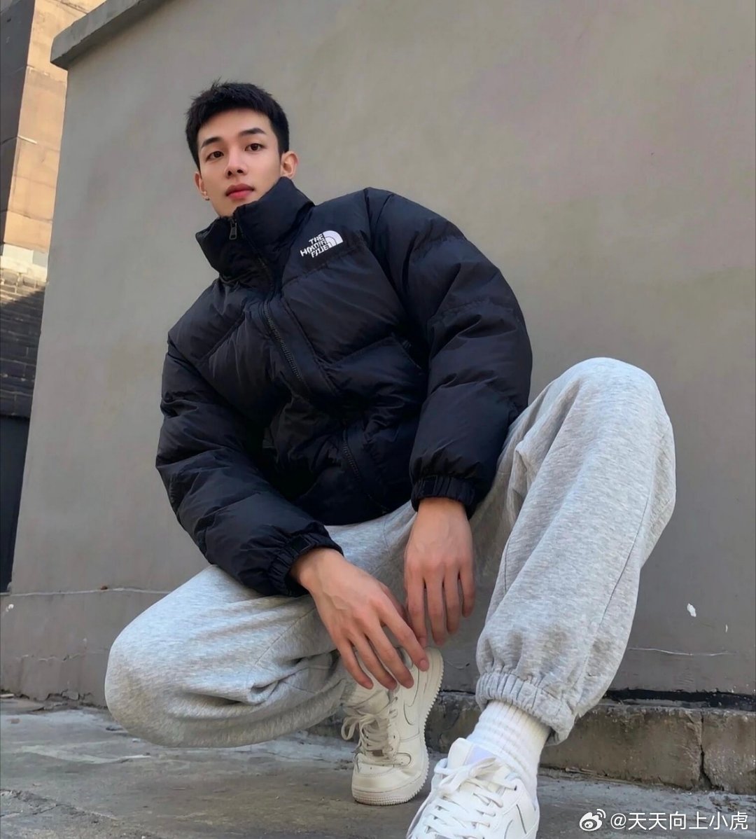 超过25岁就不适合劝分了一个人挺好，两个人也不错，加油吧少年。