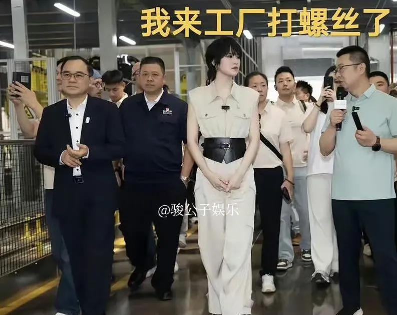 不张扬财富，穿着低调得体，言谈间透着涵养和素质——这样的人设，确实让不少习惯高调