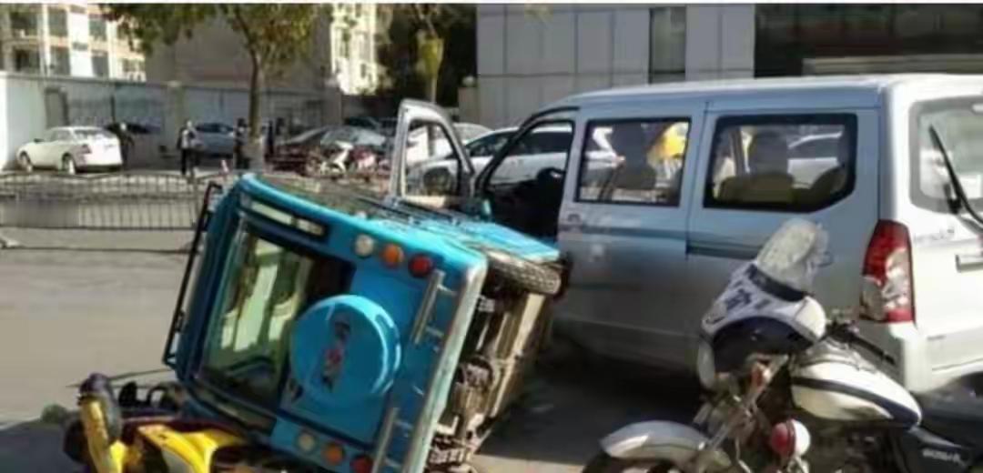 天津大街上那些没牌没保险的老头乐，再过一年多，真的一辆都别想上路了。可到现在，还