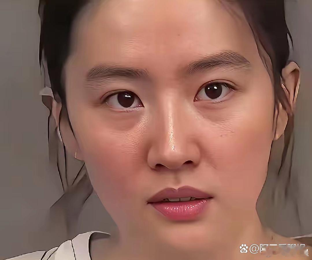 刘亦菲素颜出镜，五官精致耐看，天然的颜值底子格外出众。