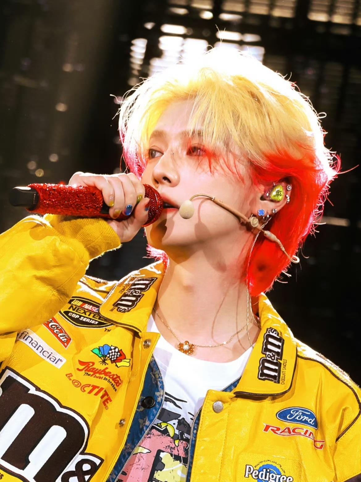 鹿晗唱baby也太蛊惑人心了吧！谁懂啊！鹿晗北京场饭拍时我直接原地蹦起来！