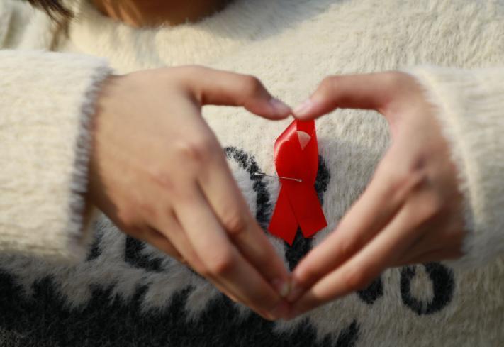 不论男女，身上这5处异常，多是被艾滋缠上了！趁早去检查身体出了问题，不一定都