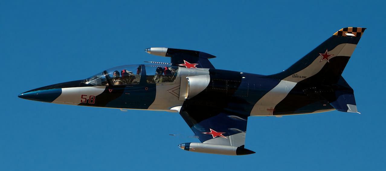 每天认识一件兵器捷克L-39“信天翁”教练/攻击机L-39“信天翁”（Alba