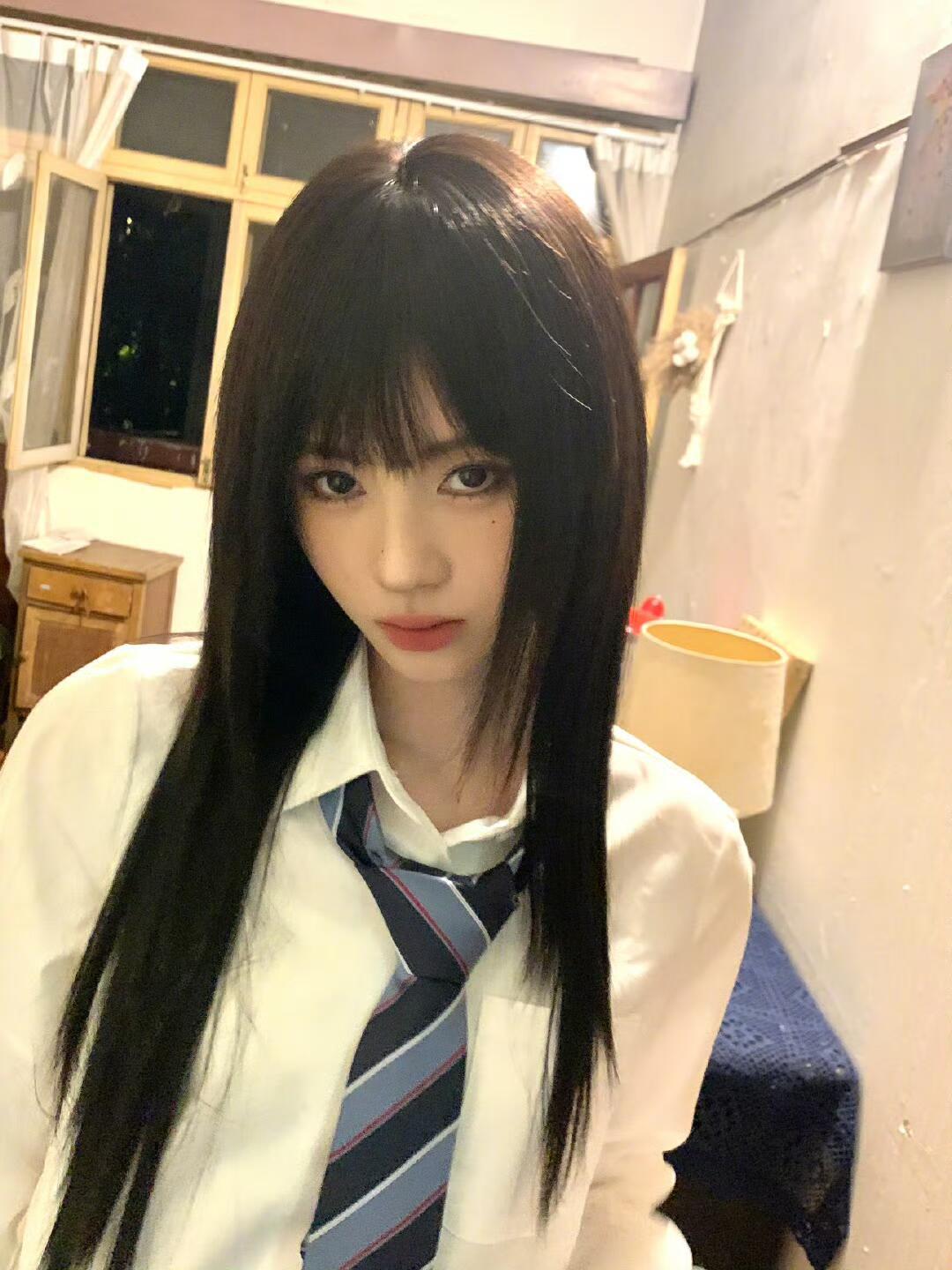 鞠婧祎黑长直齐刘海