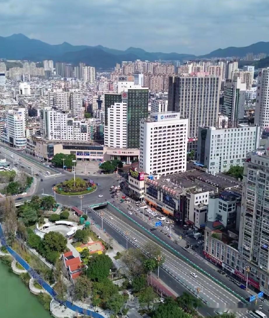 汕头，柳州，三明，这3个城市和3000亿干上了，一直在附近打圈关注地方经济发展