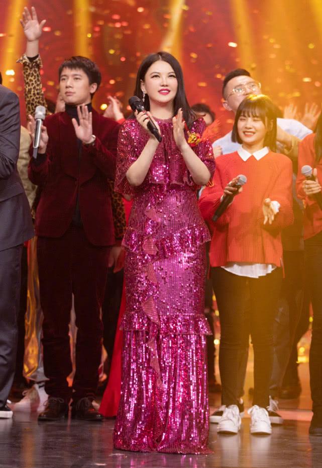 王诗龄打扮得似公主，她妈妈气场很女王。长大后我就成了你，不知长大后的王诗龄会不会