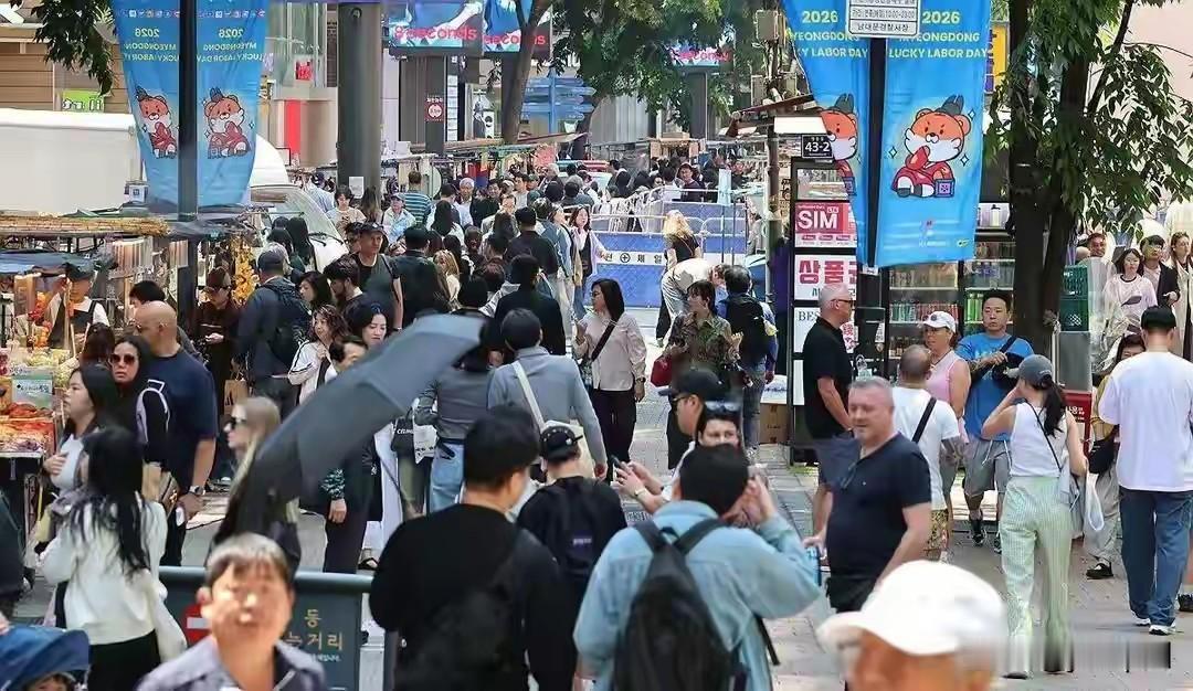 韩国旅游发展局最近搞了个一人访韩营销，专门盯着北京上海广州深圳的年轻人，说他们收
