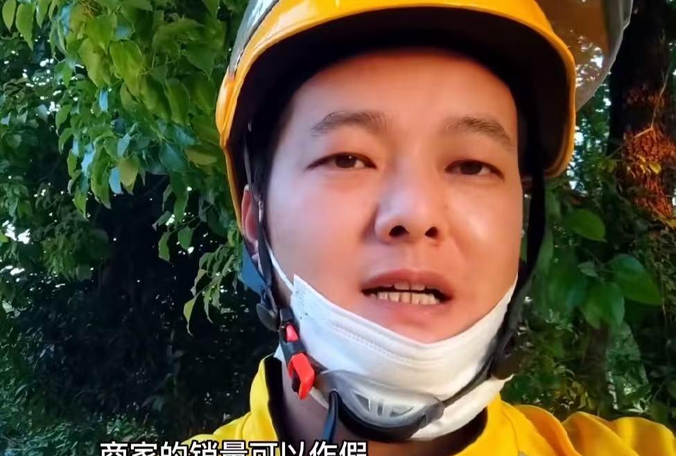 近日，一位外卖小哥冒着被报复的风险，发出了振聋发聩的忠告：“你们点的外卖，除了米