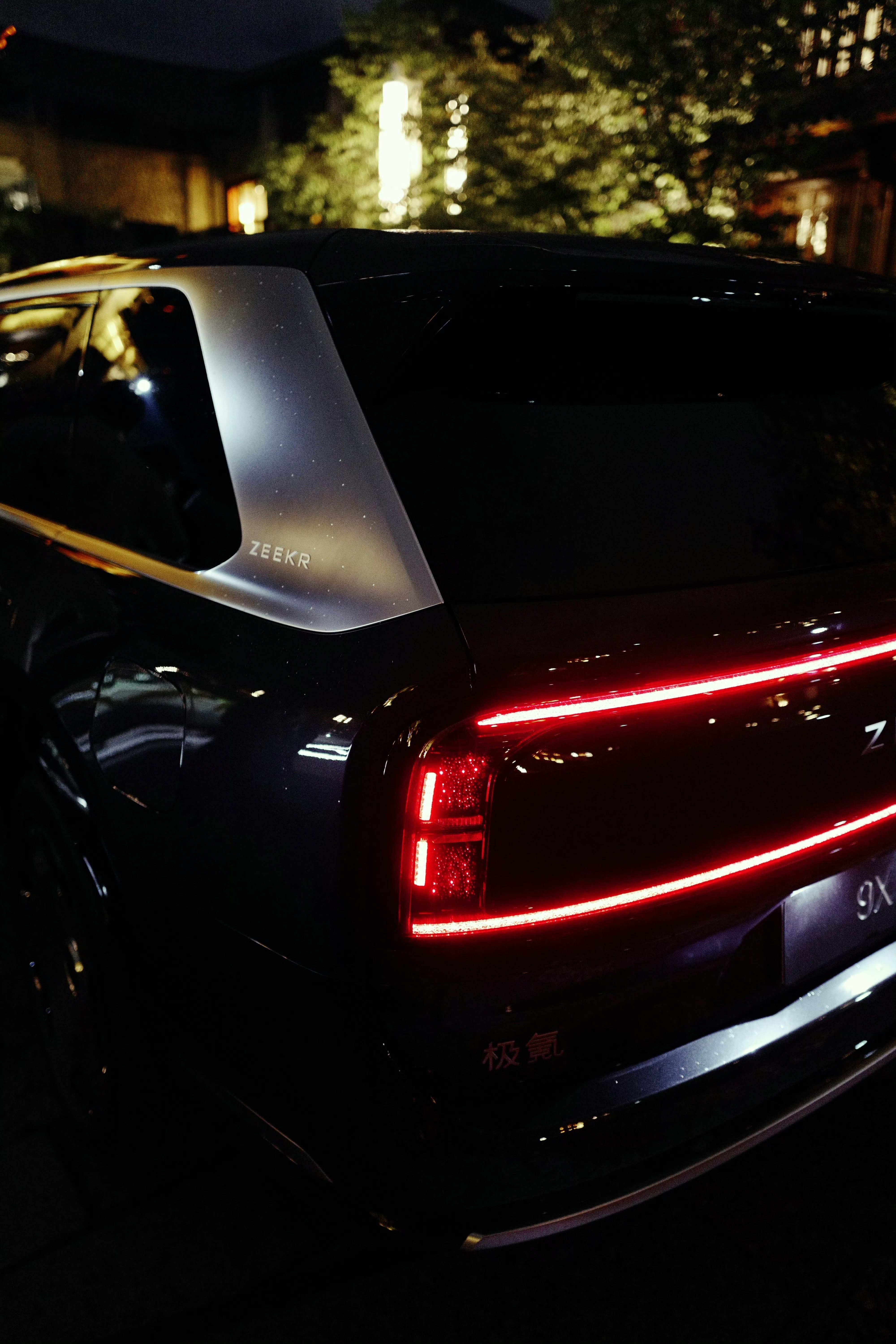 意料之中，极氪9X不仅仅均价达到了53.8万元，还顺便拿下了50万以上大型SUV