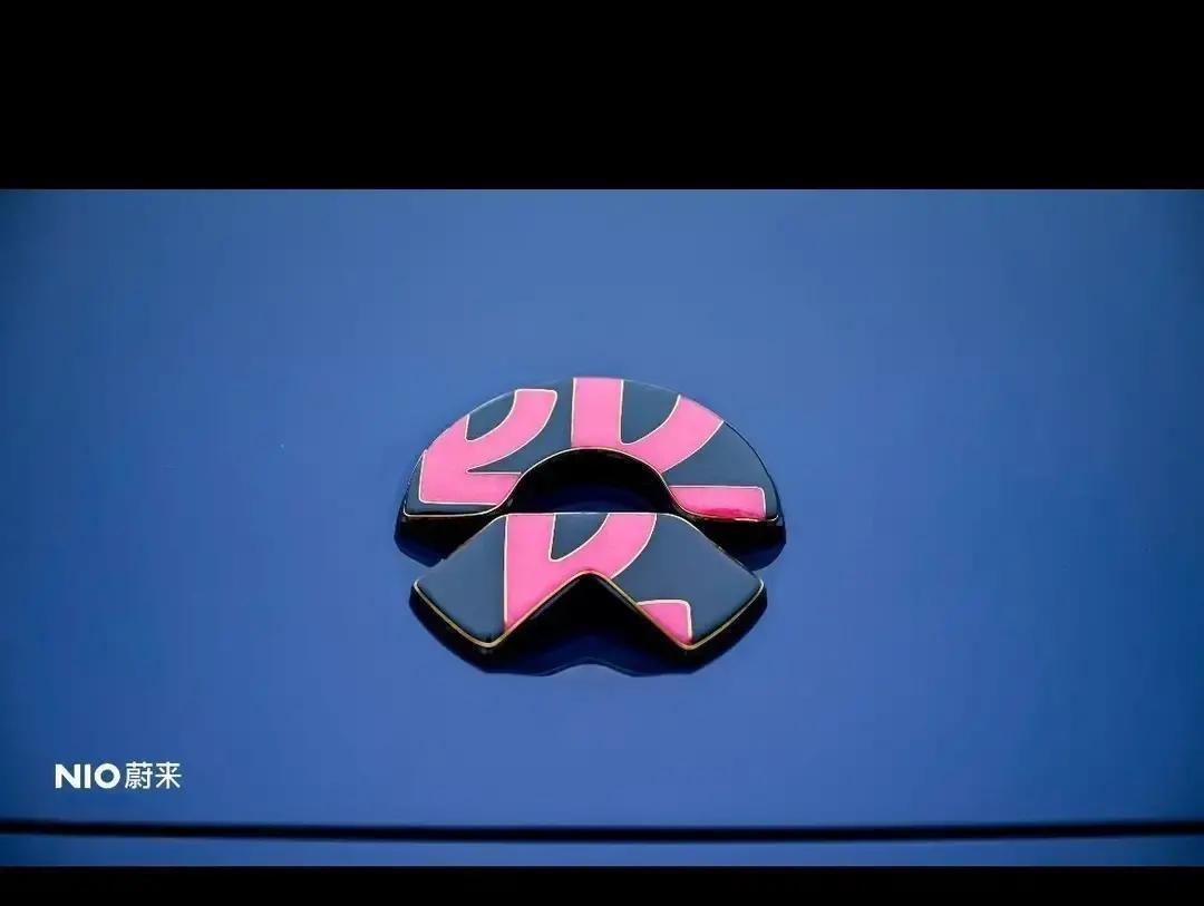 蔚来终于听劝了[捂脸哭]说起蔚来这几年，高端车做得跟艺术品似的。内饰摸着就高端，空