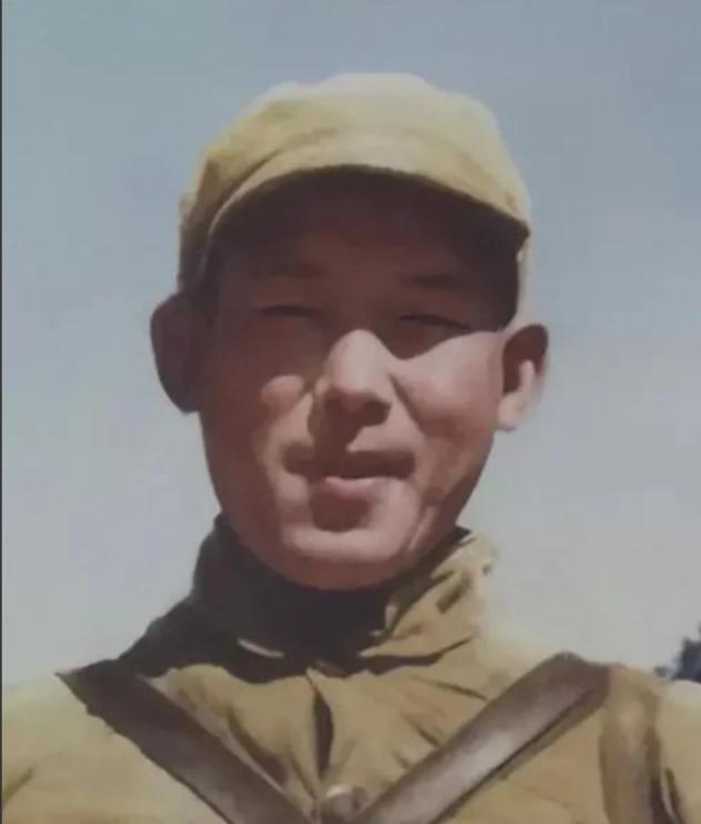 1951年，志愿军排长被13名美军包围。弹尽粮绝时，这个肺结核患者突然冲出掩