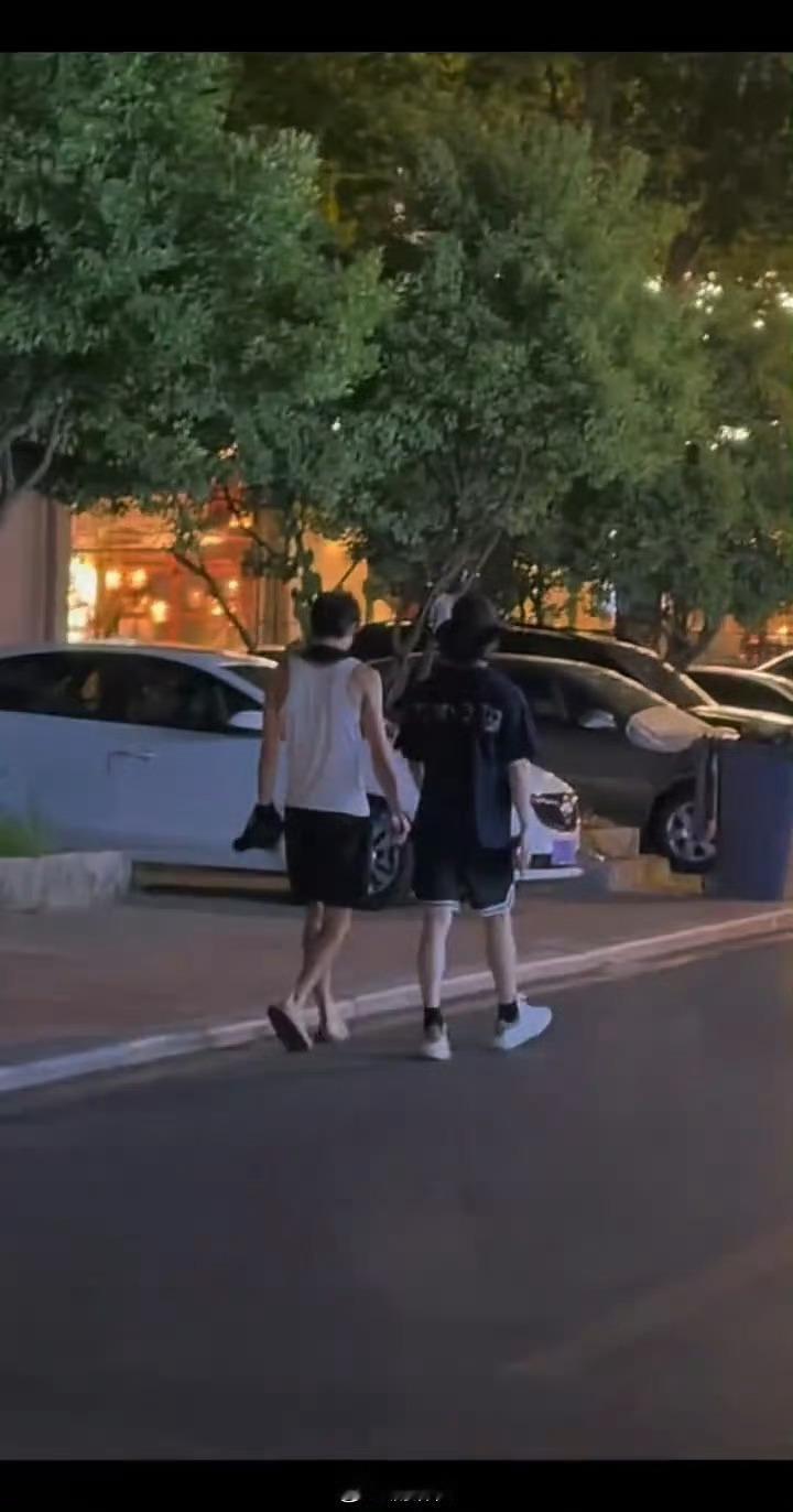 全伊伦照片是宋威龙拍的吗宋威龙凭一己之力让全伊伦解锁流浪汉穿搭只有神颜才敢这么