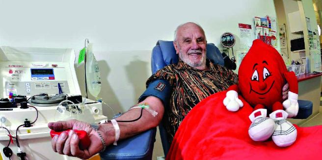 1951年，澳洲一名14岁少年在手术过程中，因大出血足足换了13公斤的血，不承想