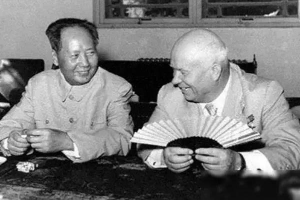 艾森豪威尔：“毛泽东是一个极难对付的人物，恐吓、威胁对他没有用。”毛主席第二次出