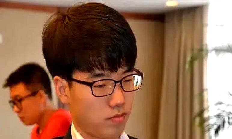 业余天王跟职业九段，差距到底有多大？烂柯杯预选赛，业余天王马天放自费挑战