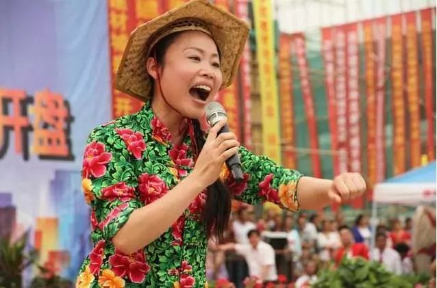 曾《星光大道》走出的“草帽姐”, 说话不算数, 如今销声匿迹