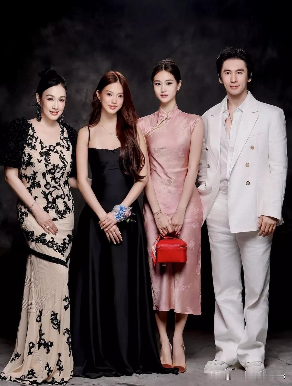 钟丽缇的三个女儿，现在都姓张了。大女儿Yasmine，28岁，中比混血；二女儿Jaden，18岁；小