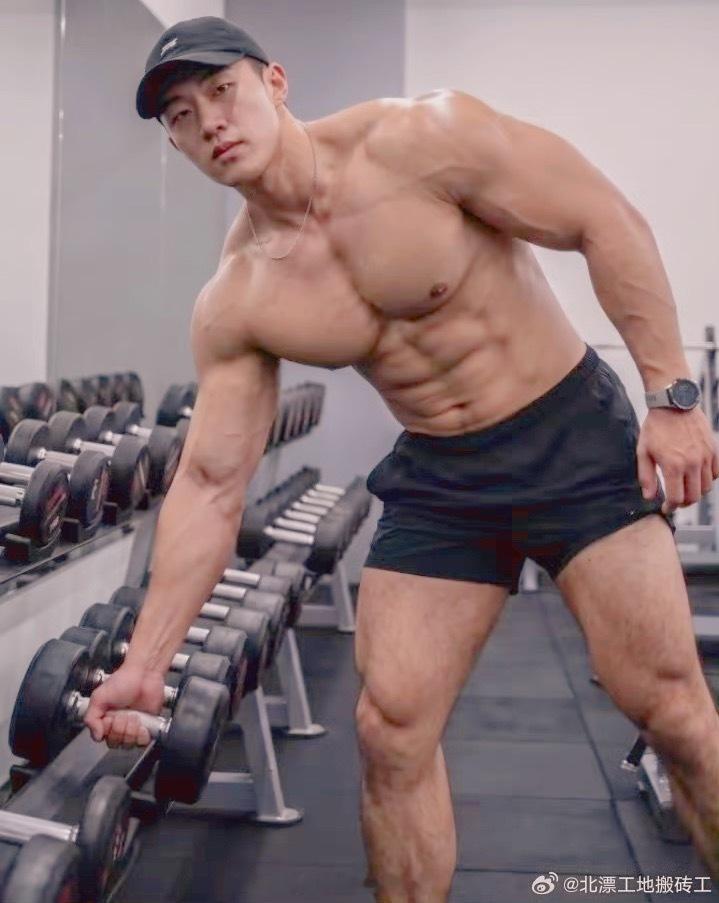 型男帅哥窝肌肉型男​​​